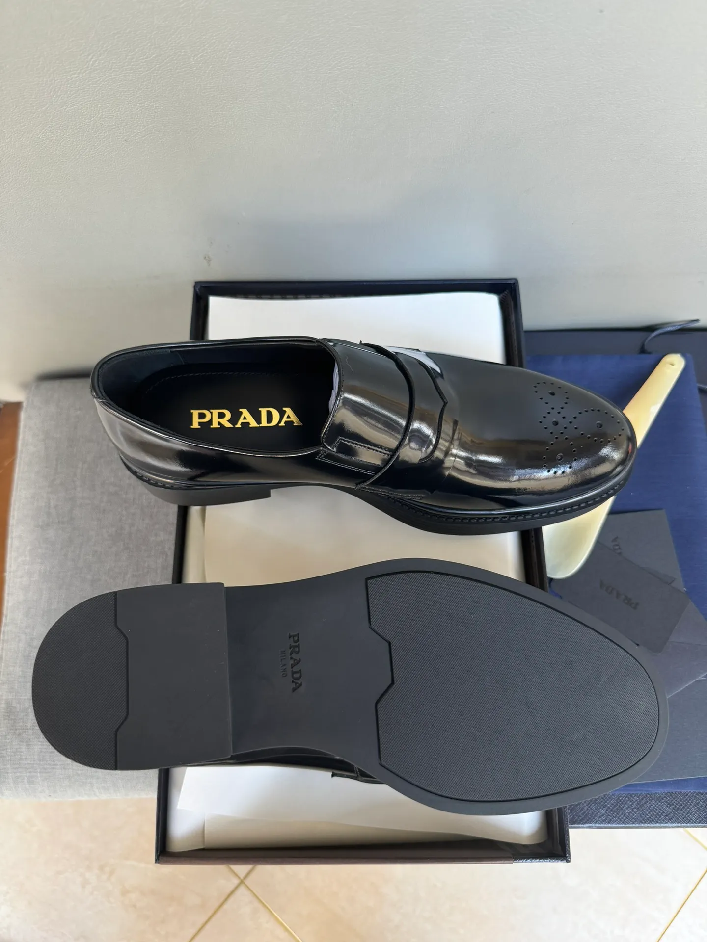 Men's shoes 💰860 Popular recommendations ✨PRADA Prada's top purchasing quality Imported color-brushed open edge beads on the uppers Carved toe design Cowhide lining Private molded TPU outsole Non-slip, wear-resistant and elastic Fashionable and versatile Black 39-44 in stock (38, 45 customized for replacement, return and exchange)